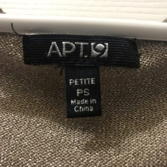 Pretty sweater - Picture 2 of 2